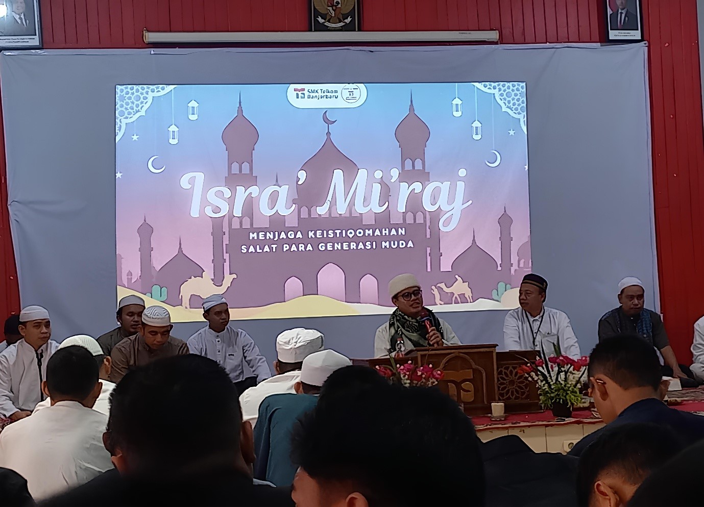 Pelaksanaan Isra Mi’raj di SMK Telkom Banjarbaru : Menjaga Keistiqomahan Generasi Muda